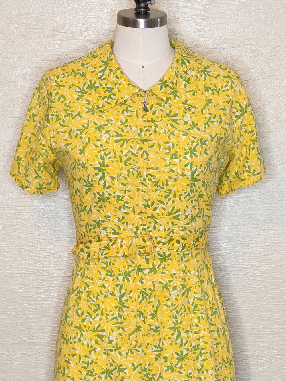 1940's True Vintage Yellow Floral Short-Sleeve Day Dress XL - Picture 3 of 6